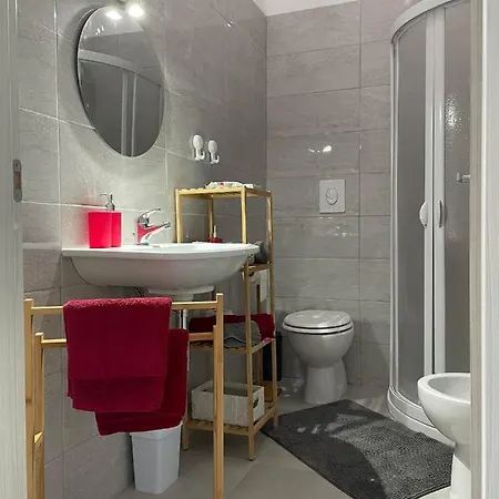 Upper Hill House 3*